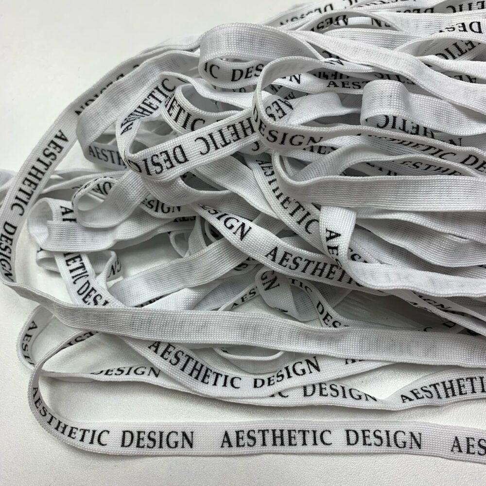 тесьма трикотажная ПЭ/принт AESTHETIC DESIGN 1 см, цв. белый/принт черный